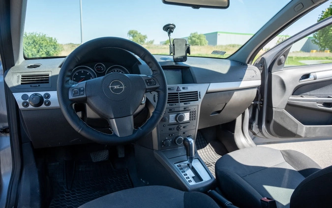 Opel Astra cena 9400 przebieg: 349000, rok produkcji 2006 z Iława małe 326